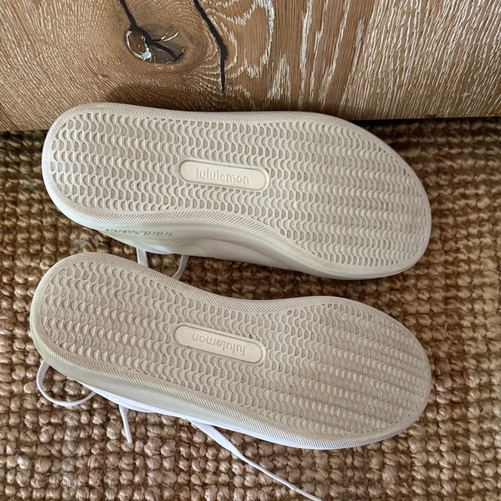 lululemon athletica Women’s White Cityverse Sneaker US 8 EUC - Picture 8 of 9